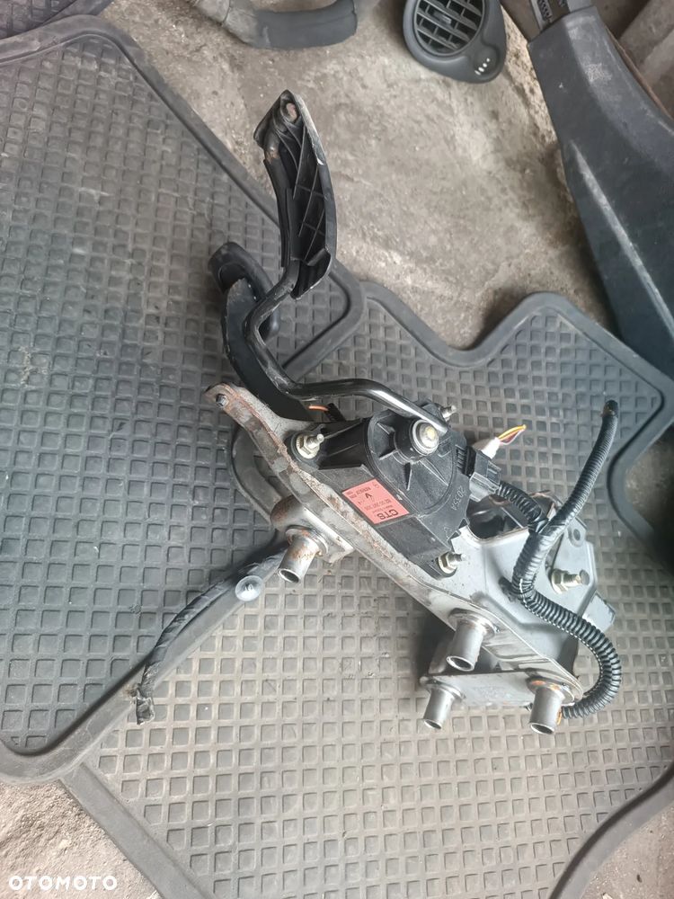 PEDAŁ GAZU POTENCJOMETR RENAULT CLIO 3 8200297335A - 1