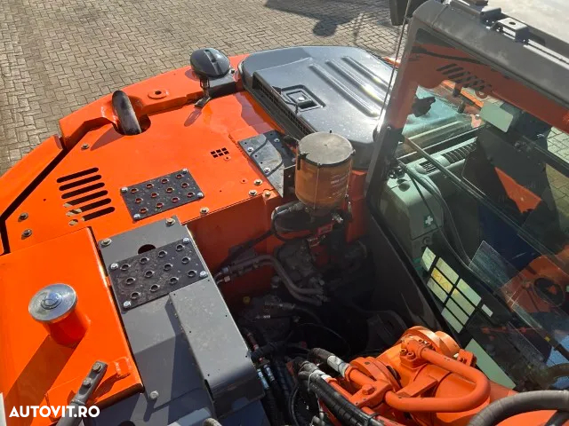 Hitachi ZX 135US-3 - 12