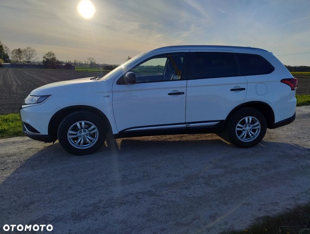 Mitsubishi Outlander 2.0 Invite + 2WD - 5