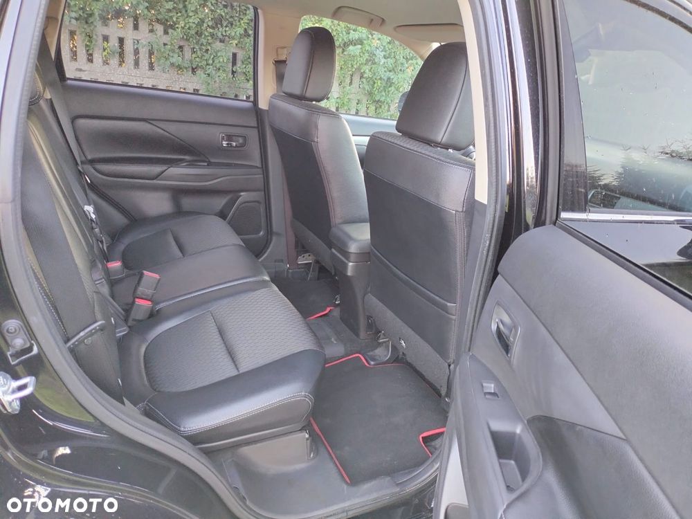 Mitsubishi Outlander 2.0 4WD Plug-In Hybrid - 17
