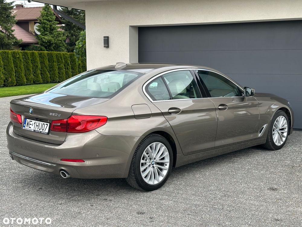 BMW Seria 5 520d Luxury Line - 9