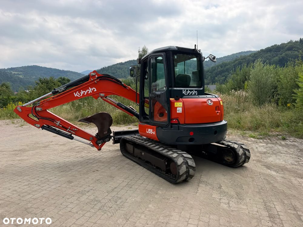 Kubota U55-4. koparka Gąsienicowa 5,5 tony. 2016 rok. 3700 mtg! KLIMATYZACJA. Długie ramie plus! 3sekcje Hydrauliczne. zamki na tłokach. Koparka Jak nówka sztuka. Zadbana zero zużycia. Z gospodarstwa Norweskiego. Zmiana łyżek Hydrauliczna. LENHOFF. Ani deka luzów wycieków. Szybka wolna jazda. Gąski perfekt stan. OKAZJA TANIO. Aktualna Dekra. Po serwisach eksploatacyjnych. Mocny silnik Kubota 4 cylindry! Zamki na tłokach. Nagłośnienie Wielka Okazja - 2