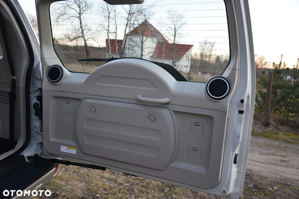 Mitsubishi Pajero - 32