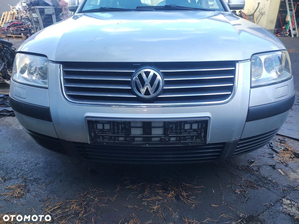 PASSAT B5 LIFT ZDERZAK PRZÓD XENON LA7W - 1