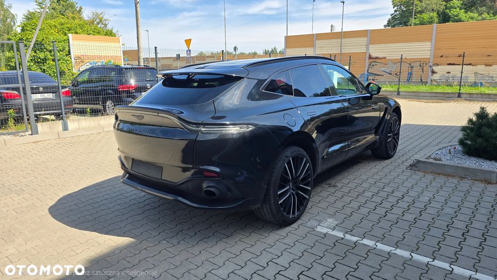 Aston Martin DBX - 30