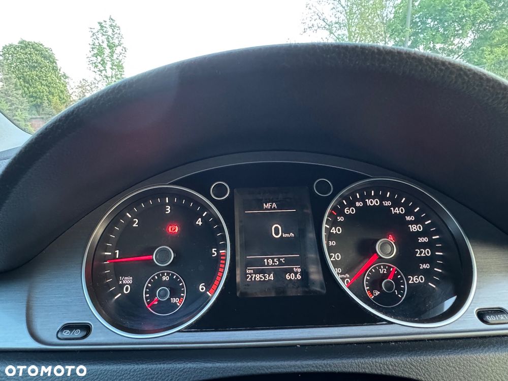Volkswagen Passat 2.0 TDI Highline R-Style - 17