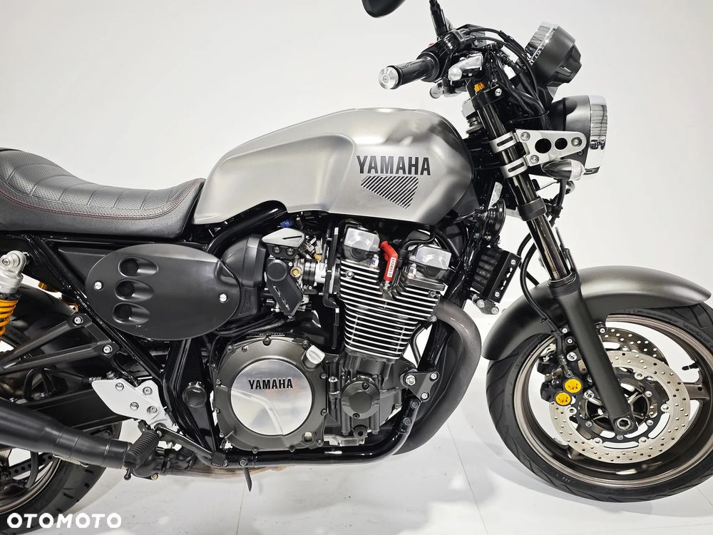 Yamaha XJR - 10
