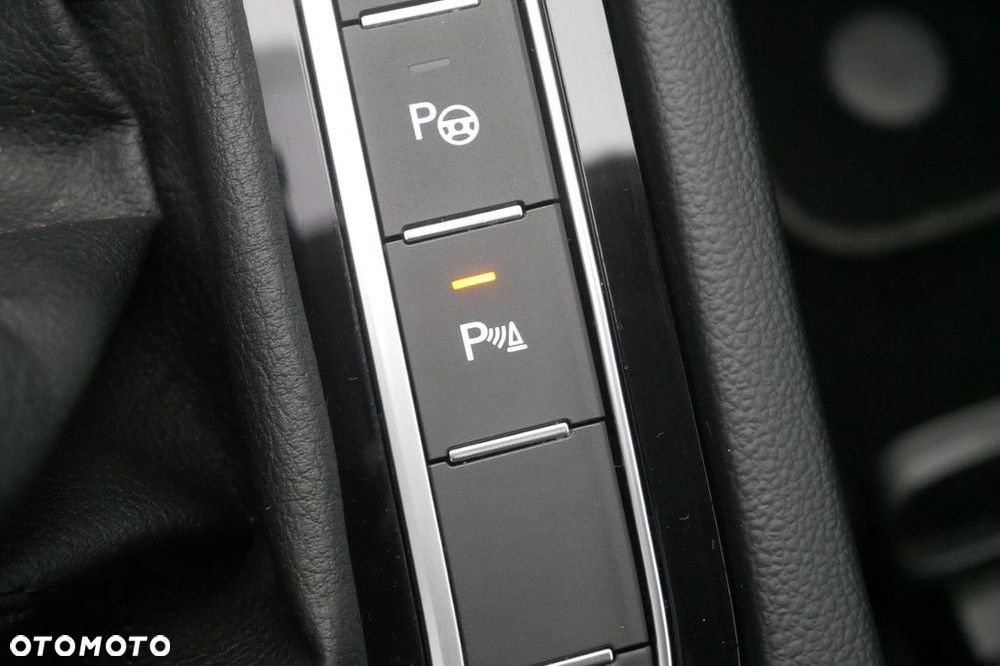 Volkswagen Passat Variant 2.0 TSI Elegance DSG - 20