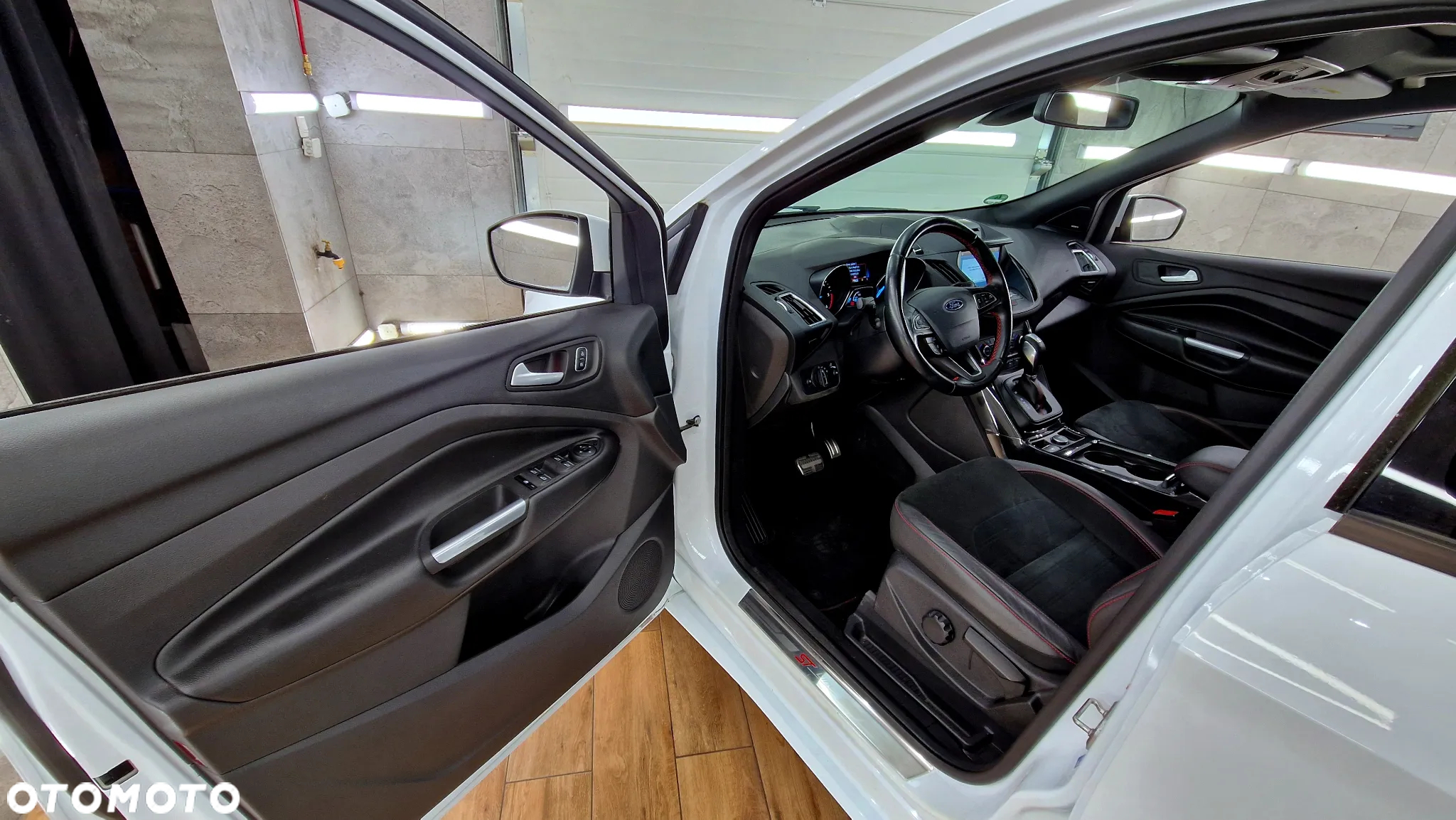 Ford Kuga 2.0 TDCi 4x4 ST-Line - 19