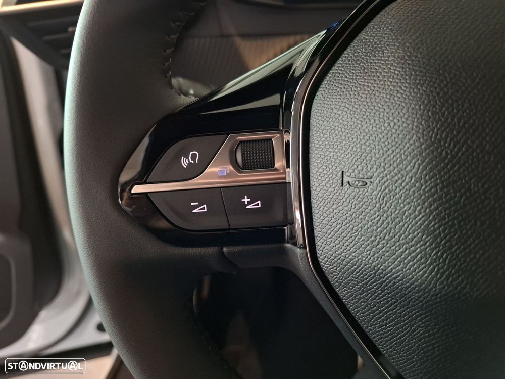 Peugeot e-2008 54 kWh Allure - 15