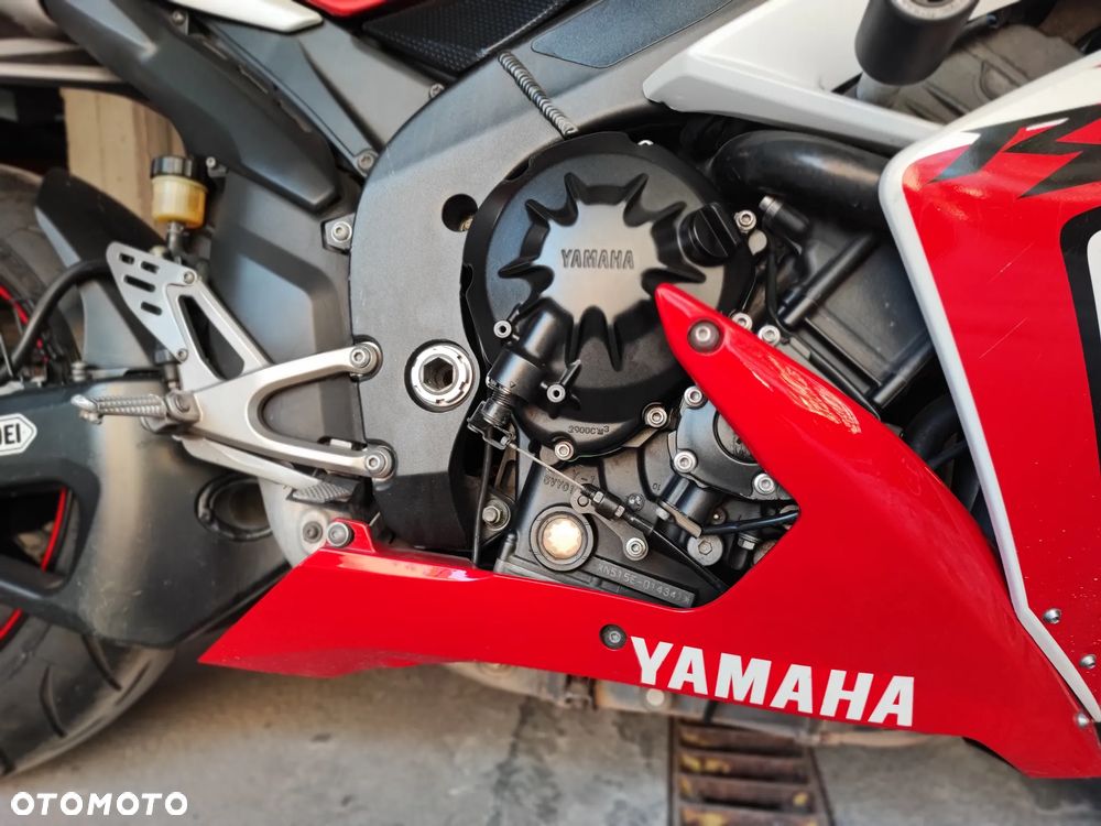 Yamaha R1 - 6