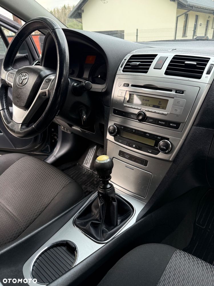 Toyota Avensis 1.8 Sol - 22