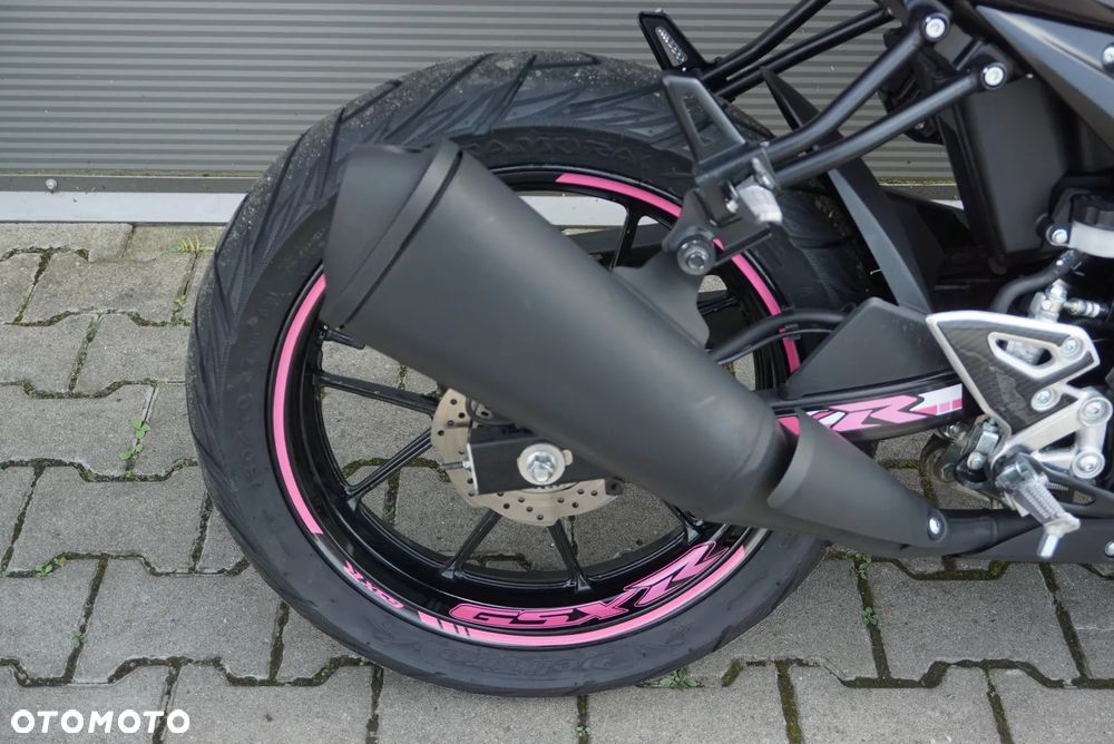 Suzuki GSX - 16
