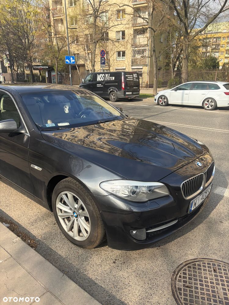 BMW Seria 5 525d xDrive - 6