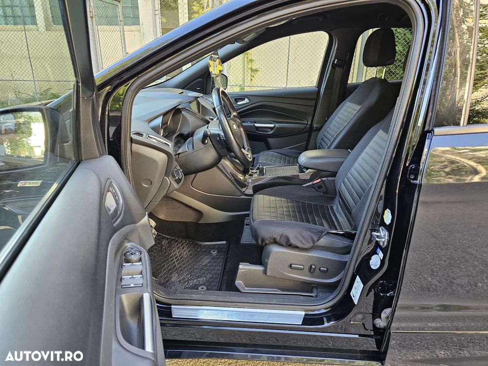 Ford Kuga 2.0 TDCi 4WD Powershift ST-Line - 11