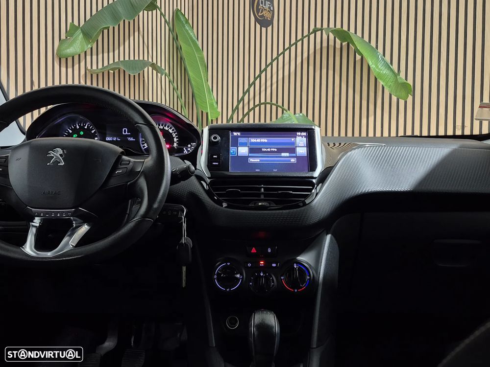 Peugeot 208 1.2 PureTech Style - 18