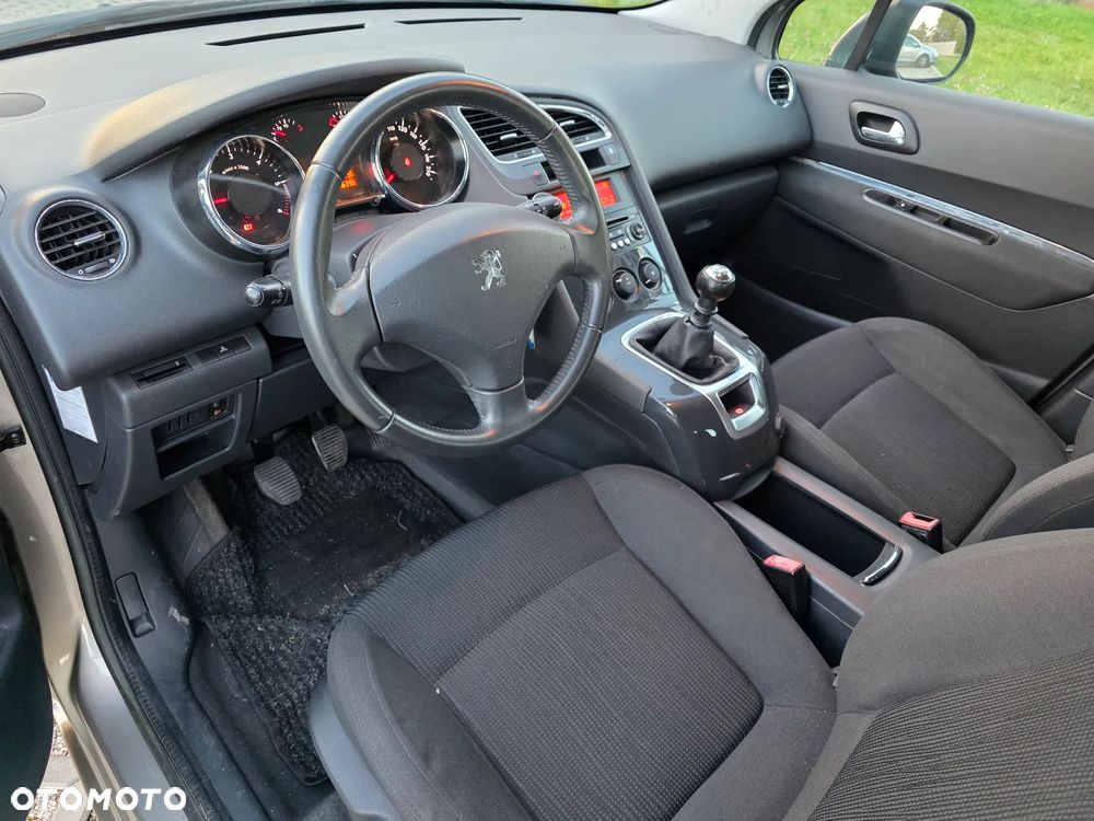 Peugeot 5008 - 8
