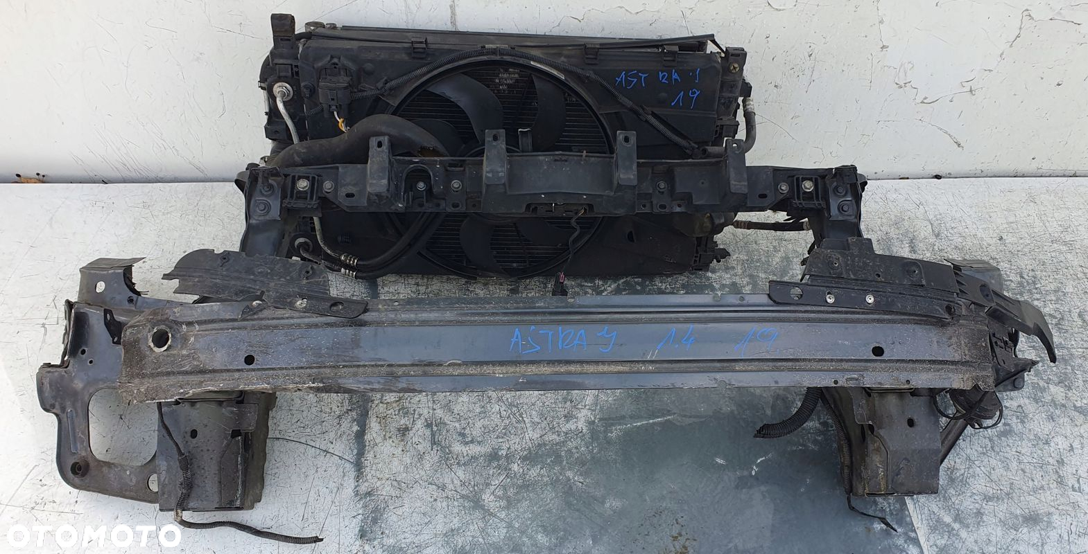 Opel Astra J 4 IV 1.4 turbo Automat pas przedni wzmocnienie chłodnice - 2