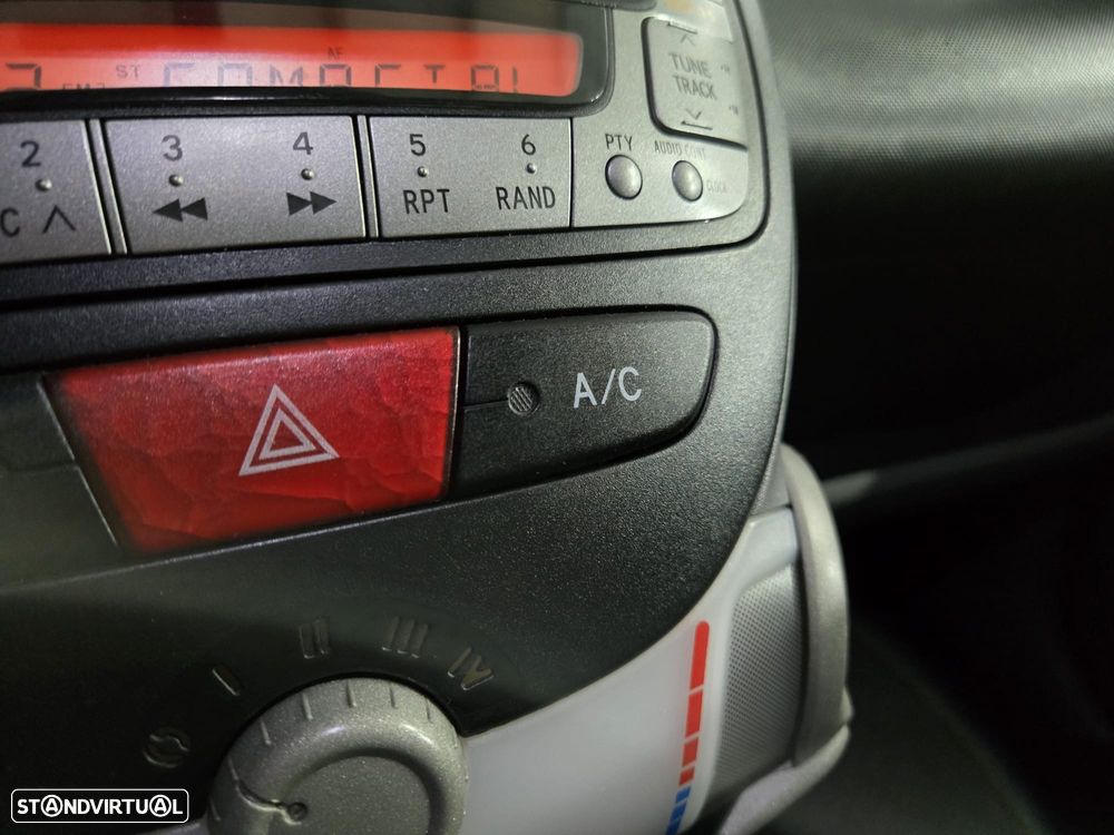 Peugeot 107 1.0 Urban - 16