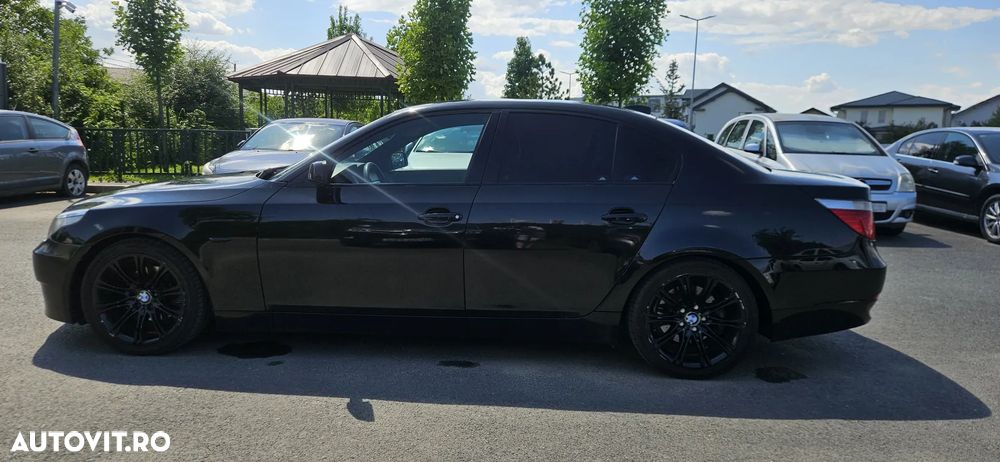 BMW Seria 5 520i - 7