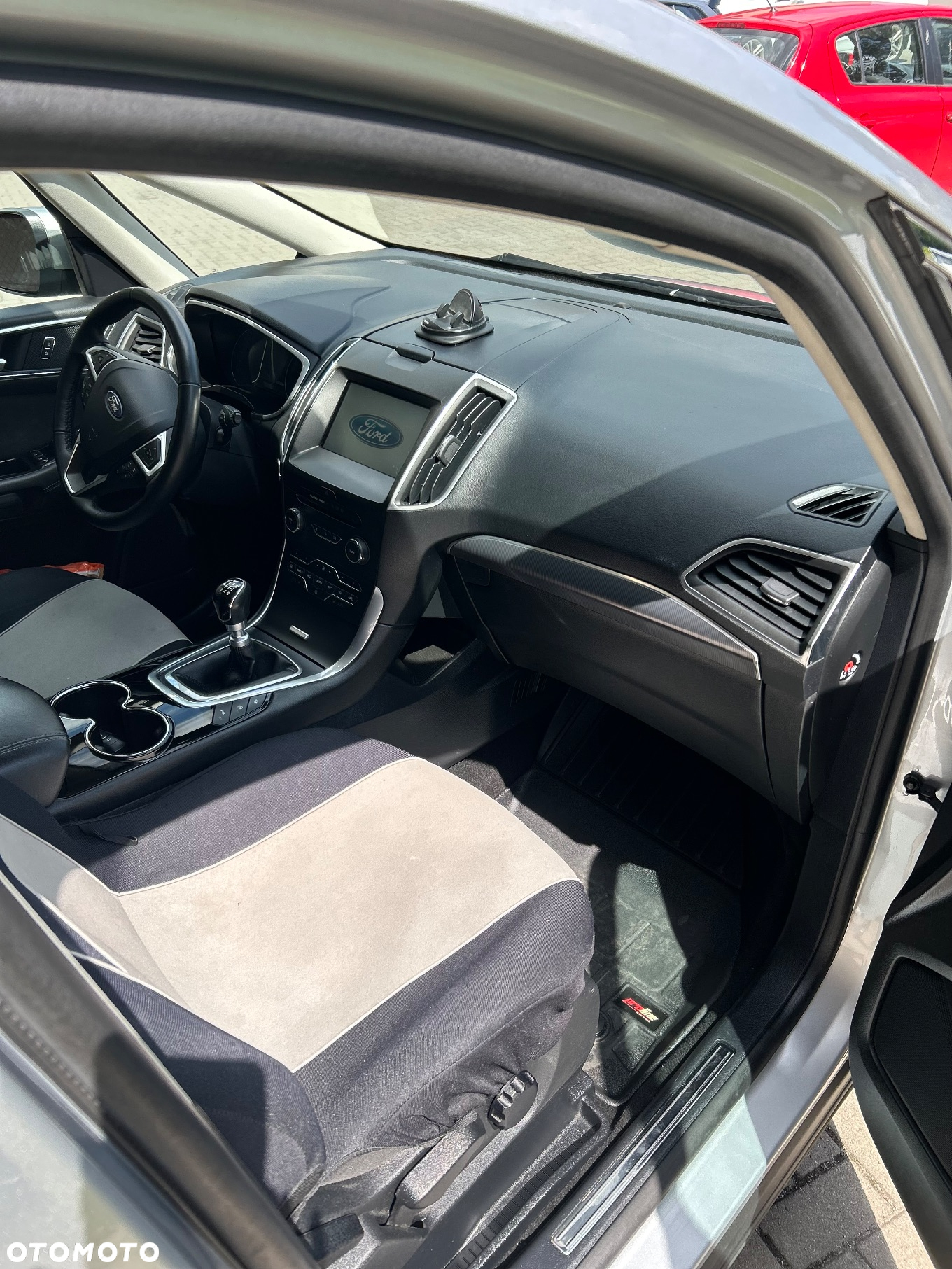 Ford S-Max - 12