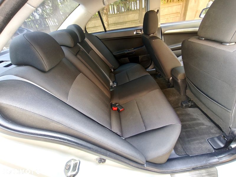 Mitsubishi Lancer 1.8 Invite - 40