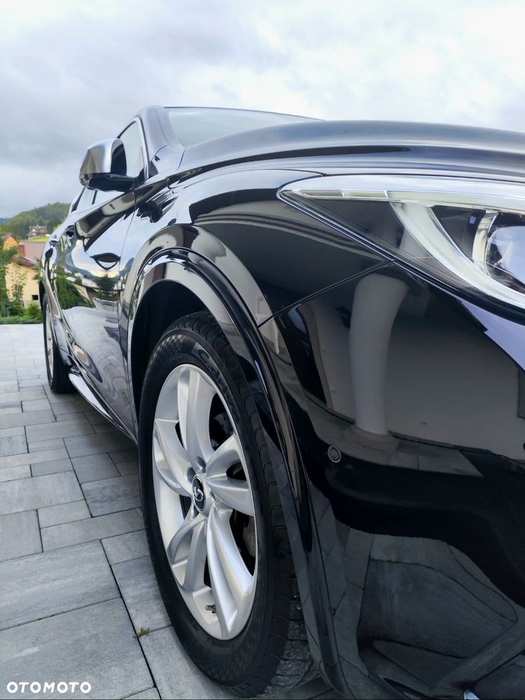 Infiniti Q30 1.5d Premium City Black - 12