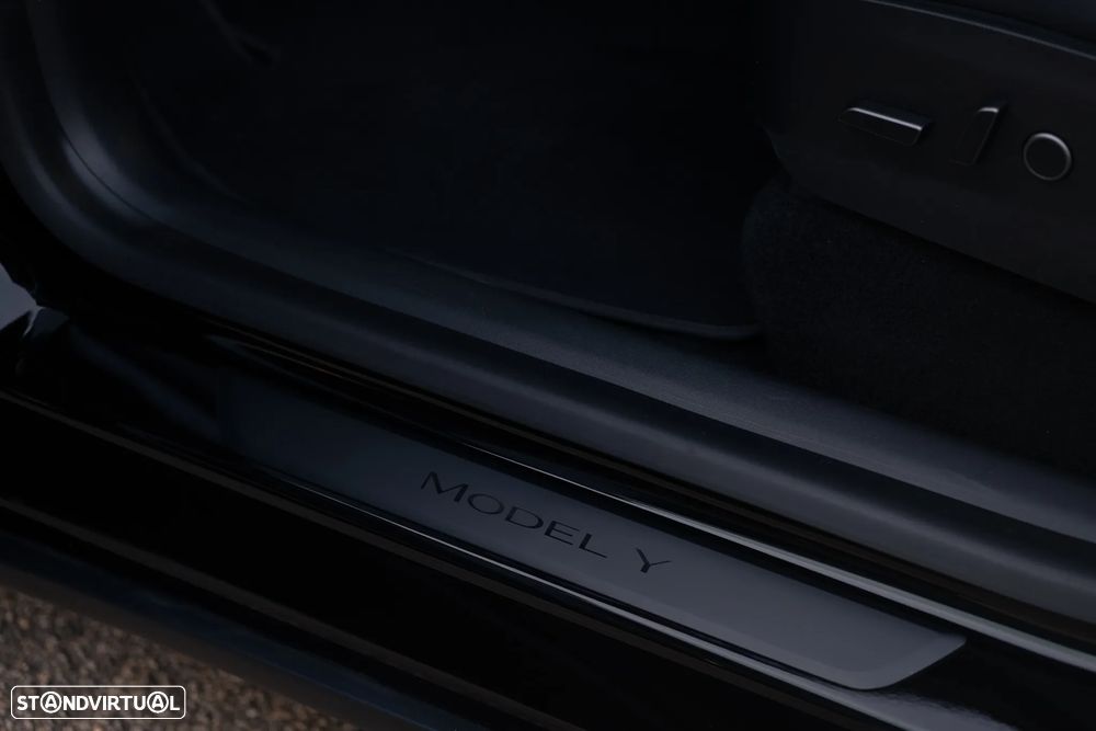 Tesla Model Y Long Range Dual Motor AWD - 24