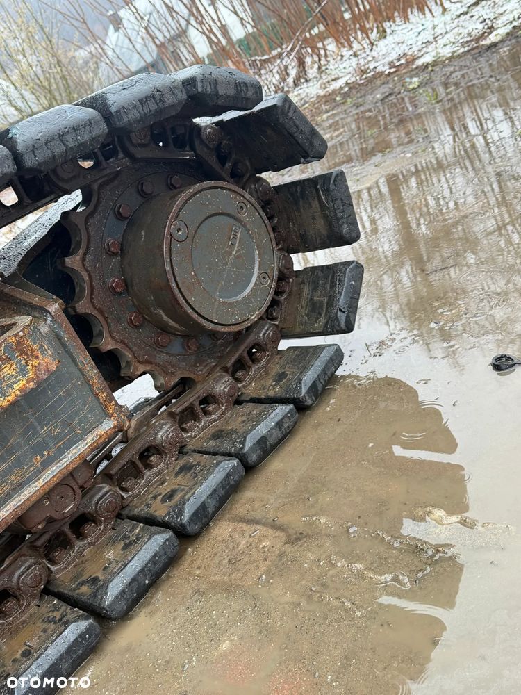 Komatsu Koparka Gąsienicowa 8 ton PC80MR-3. Sprowadzona z Norwegii. Centralne smarowanie!! Maszyna  jak Nowa 2016rok. 3200mtg 3x łamane Ramię. Klima ser.DEKRA. Własna pompa paliwa. Ani deka luzów i wycieków. Gąsienice klepki bez zużycia! Podwozie w pięknym stanie. Okazja Maszyna zadbana!! Po serwisach eksploatacyjnych. - 13