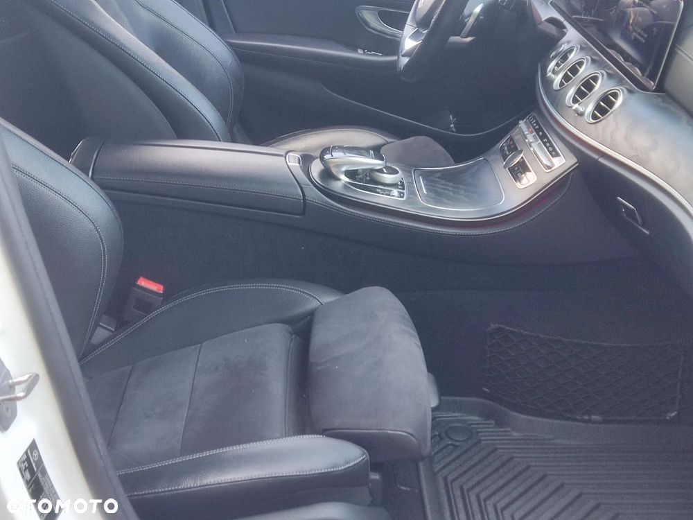 Mercedes-Benz Klasa E 220 d 4-Matic 9G-TRONIC - 14
