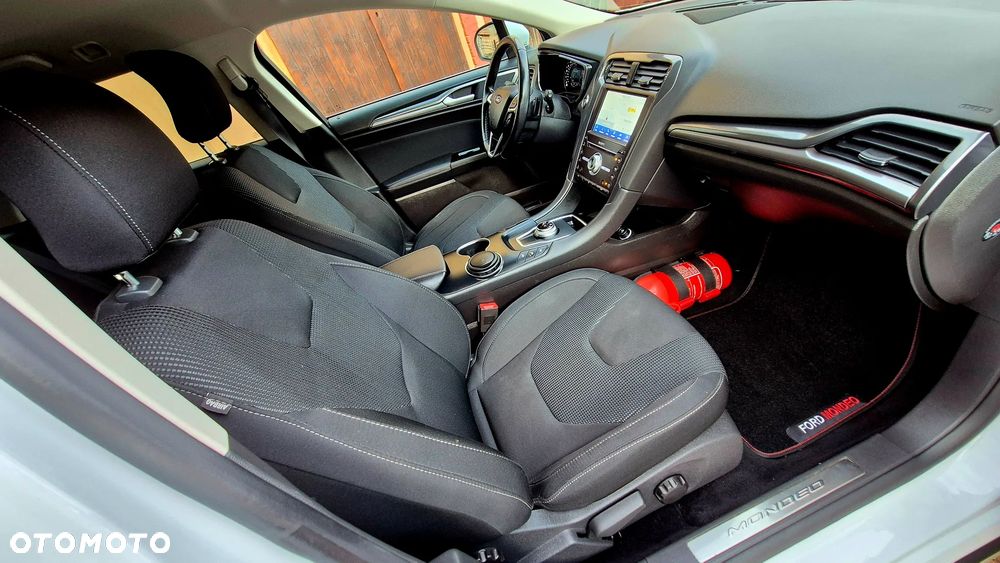 Ford Mondeo 2.0 EcoBlue Titanium - 24