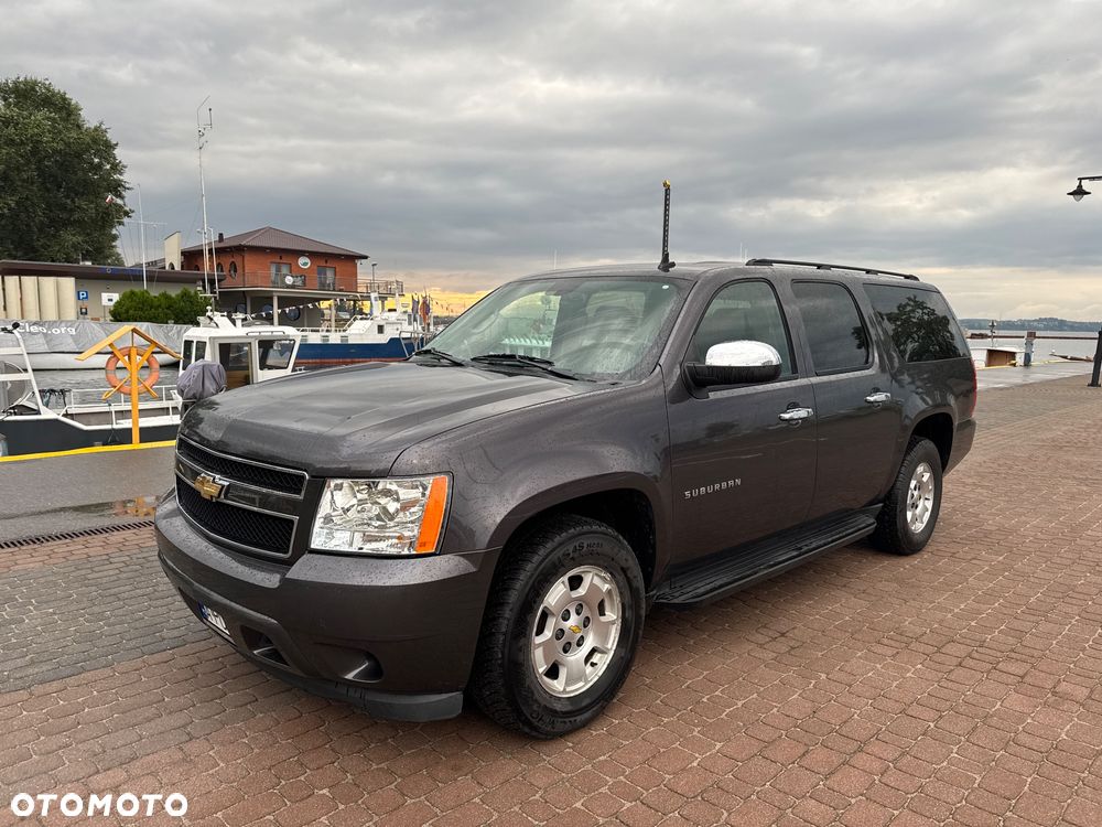 Chevrolet Suburban - 7