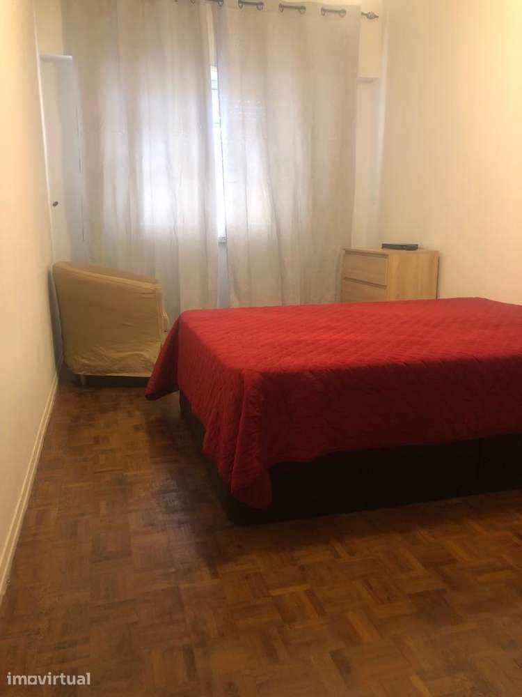 Quarto em Odivelas com despesas incluídas