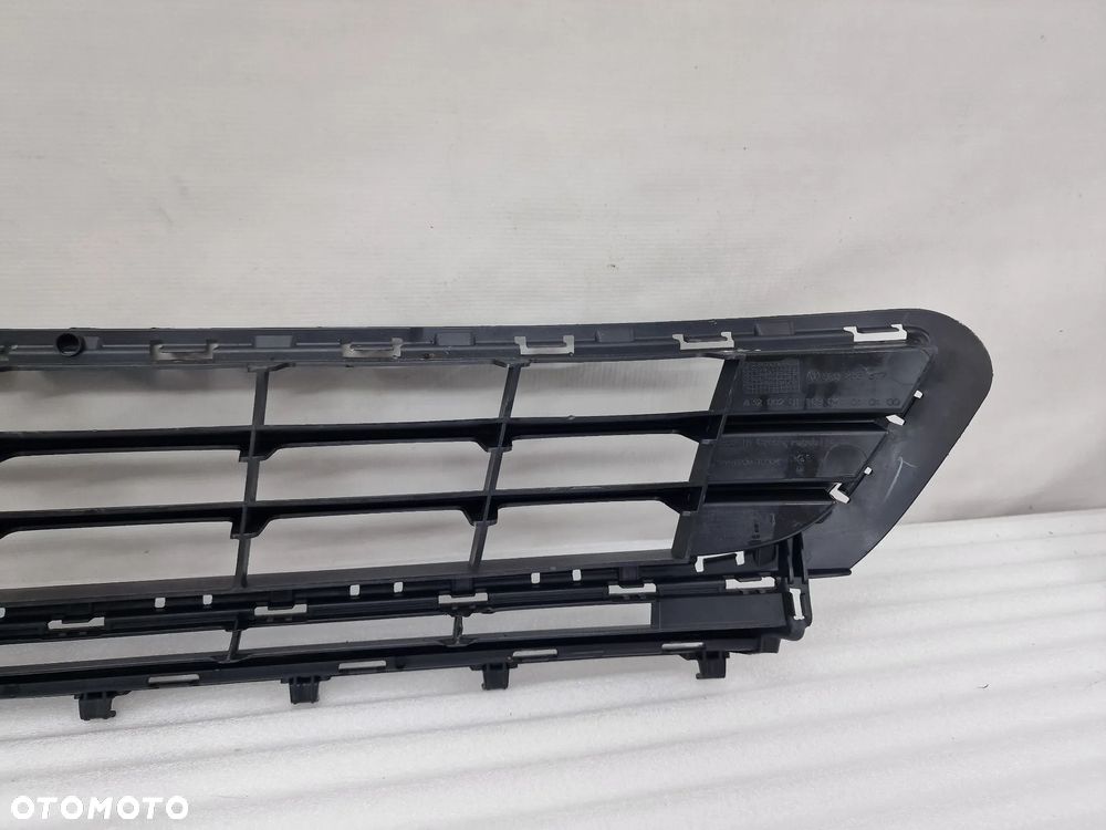 VW GOLF VII 5G0 12- KRATKA ŚRODKOWA ZDERZAKA PRZEDNIEGO , NR 5G0853677 , NR AUKCJI K307 - 8