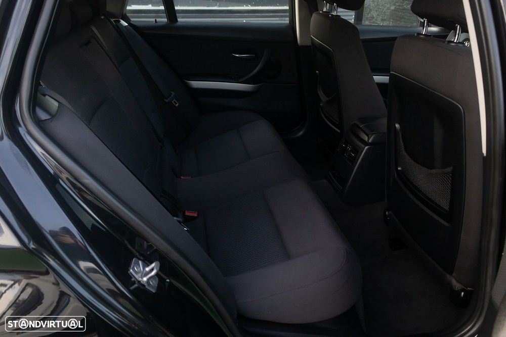 BMW 320 d Efficient Dynamics Edition - 24