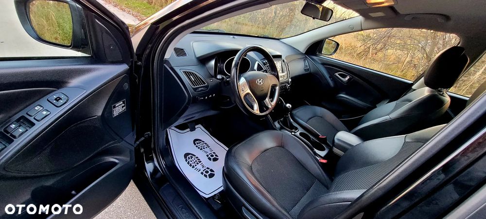 Hyundai ix35 1.7 CRDi 2WD blue Finale Gold - 23