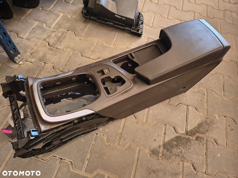 OPEL INSIGNIA A PODŁOKIETNIK BRĄZOWY - 1