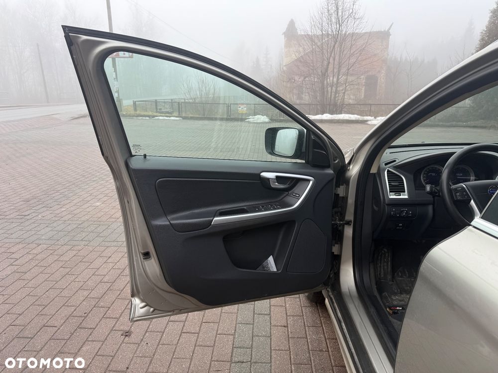 Volvo XC 60 D5 AWD Momentum - 13