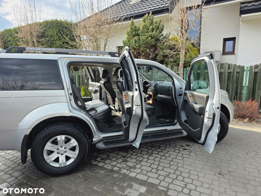 Nissan Pathfinder 4.0 V6 LE - 14