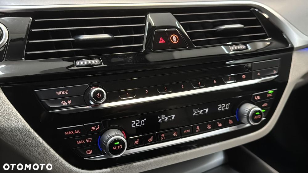 BMW Seria 5 520d xDrive - 23