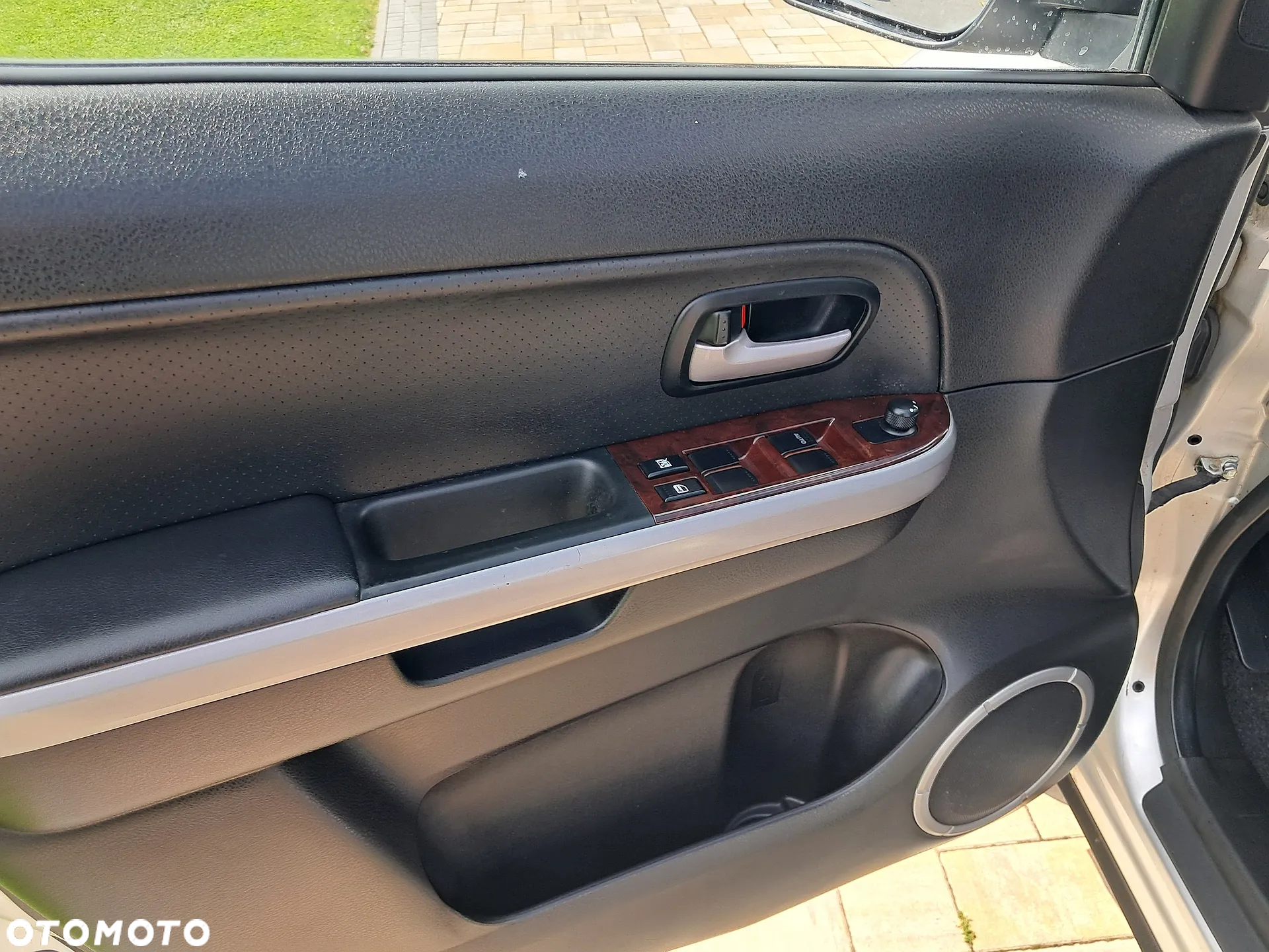 Suzuki Grand Vitara 2.0 De luxe - 26