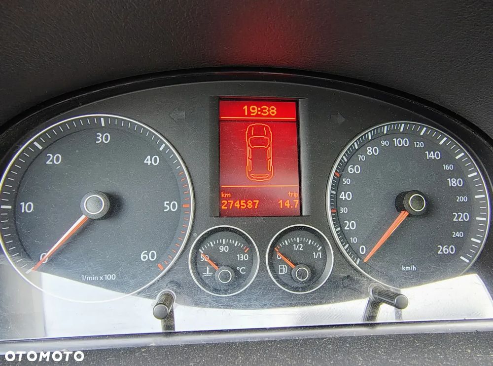 Volkswagen Touran 2.0 TDI DPF Highline - 15