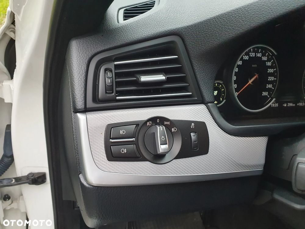 BMW Seria 5 520d M Sport - 15