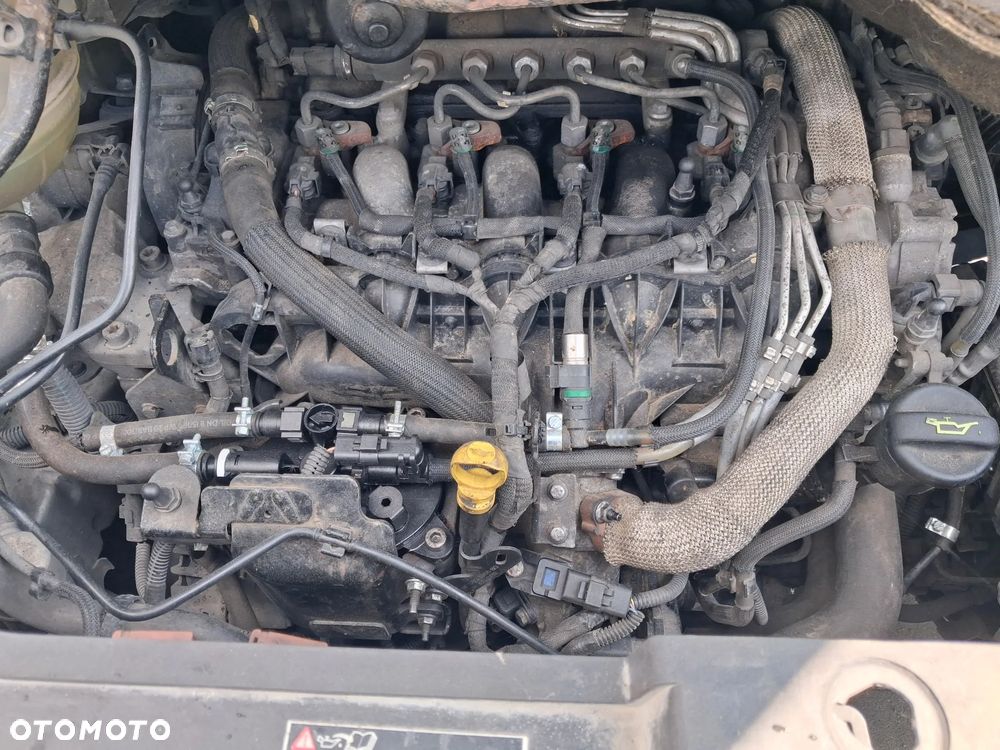 Citroen C8 Peugeot 807 silnik kompletny 2.2 HDI 128KM 4HW DW12 TED4 kolektor przepustnica wtrysk pompa alternator sprężarka skrzynia biegów dwumasa drzwi EZR srebrne klapa maska zderzak lusterko listwa przesuwne boczne klamka zamek rolka wahacz czujnik ciśnienia doładowania mikrostyk blenda pas konsola schowek boczek drzwi fotel obrotowy fotele elektryczne magistrala wody podsufitka panel sterownik wyświetlacz moduł szyba poduszka kierownica manetki zwijak radio mechanizm wydech tłumik mcperson zacisk hamulcowy lampa felga hak czujnik parkowania moduł BSM BSI lampa xenon europa zbiorniczek rura przewód wyświetlacz NA CZĘŚCI WSZYSTKIE CZĘŚCI - 8