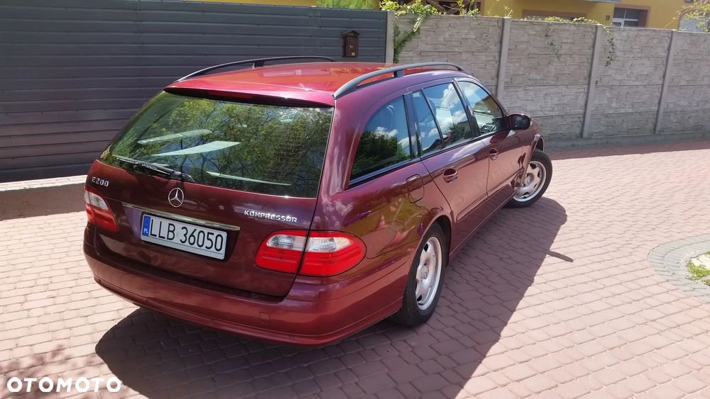 Mercedes-Benz Klasa E 200 Kompressor T Classic - 4