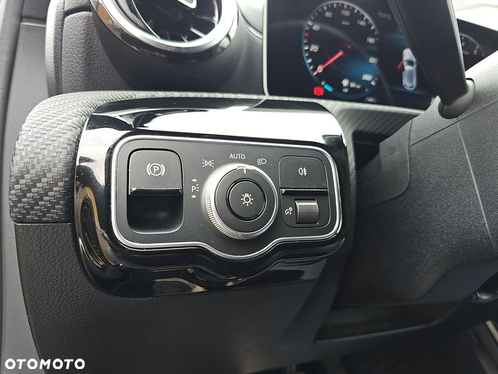 Mercedes-Benz Klasa A 180 7G-DCT - 25