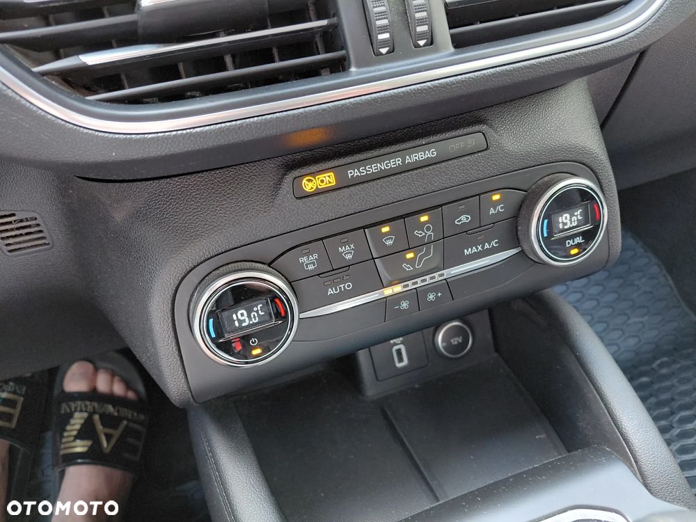 Ford Focus 1.5 EcoBoost Titanium ASS - 12