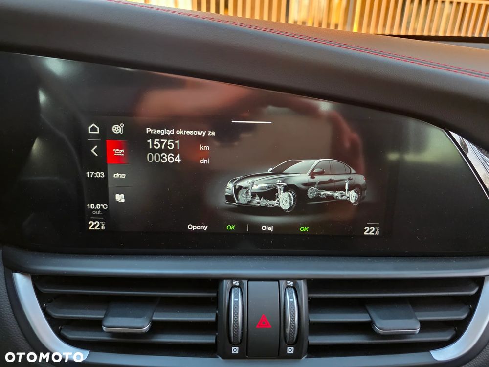 Alfa Romeo Giulia 2.0 Turbo 16V AT8-Q4 Estrema - 14