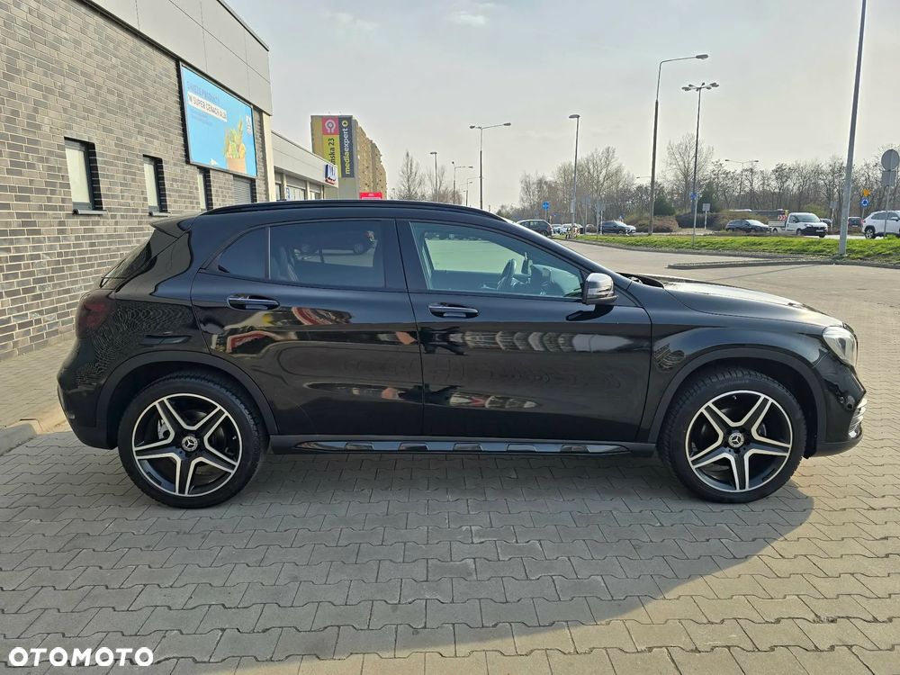 Mercedes-Benz GLA 200 7G-DCT AMG Line - 12