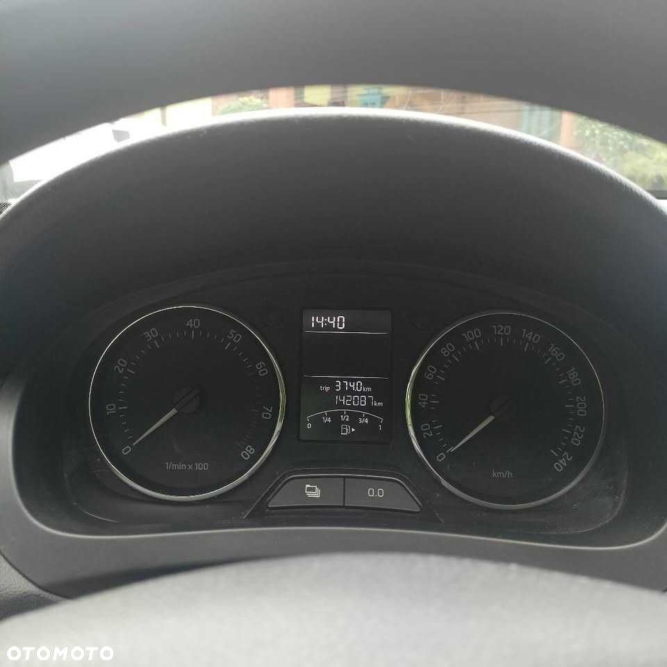 Skoda RAPID - 7